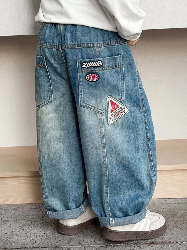 

Весенне-осенние джинсы для маленьких мальчиков, хлопковые джинсовые брюки с эластичной резинкой на талии, повседневные свободные джинсовые брюки для детей 2-8 лет, детские брюки в стиле пэчворк