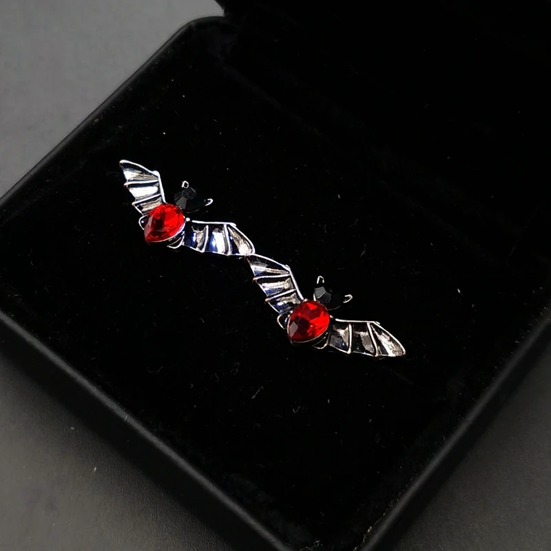

Gothic Bat Stud Earrings for Women Men Punk Red Crystal Gift Ancient Silver Color Party Gift Wholesale Jewelry Gift Women