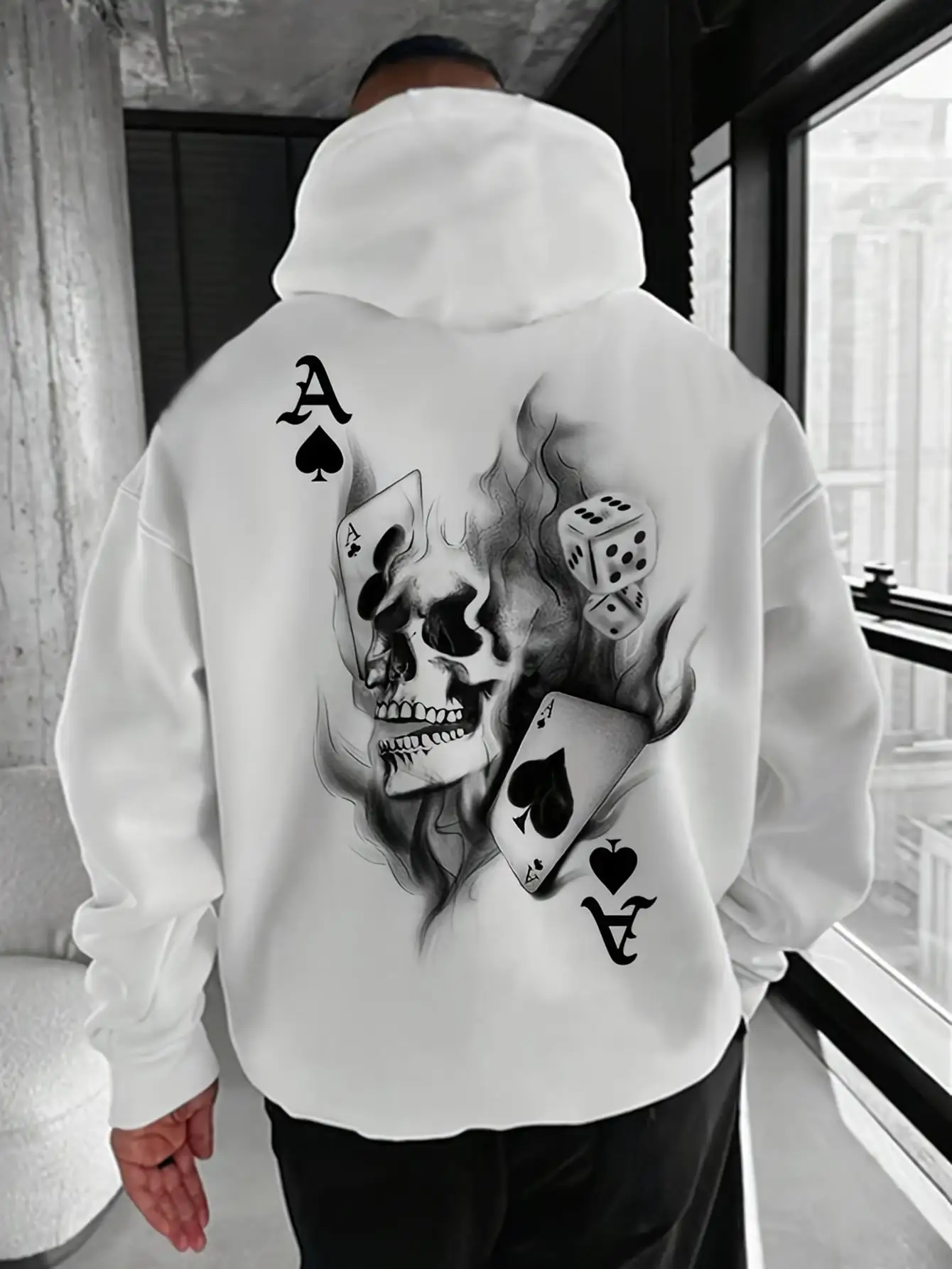 

2025 new Men's casual hoodie, featuring a skull and playing card pattern - made of soft French velvet with drawstrings