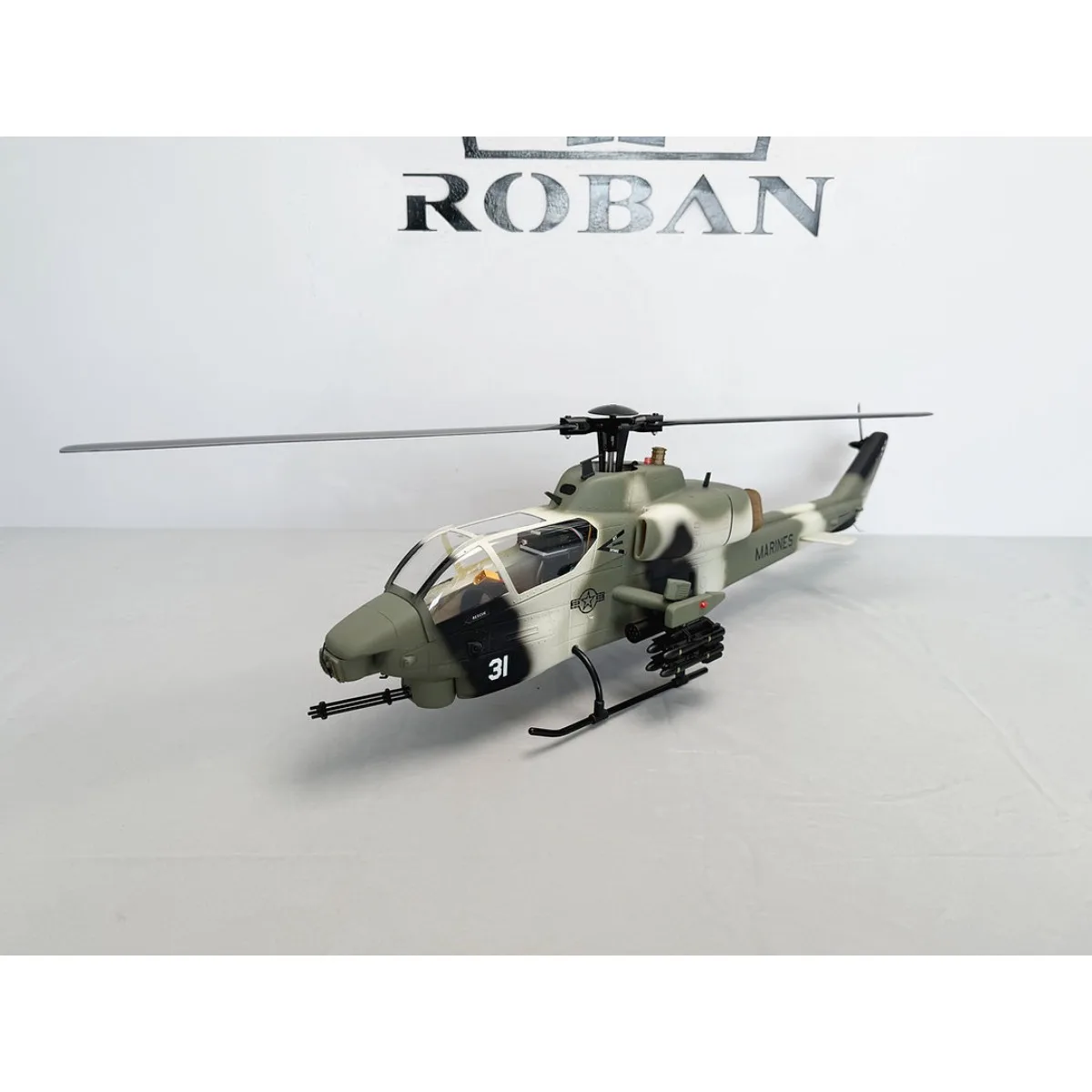 

Радиоуправляемый вертолет Roban 470 AH-1W Cobra Jungle Camo с GPS-режимом, системой управления X2 и реалистичной LED-подсветкой, версия RTF