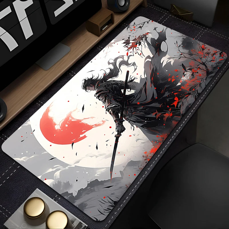 Mouse Pad Gamer com Design Exclusivo Moon Samurai Antiderrapante de Borracha para Notebook, PC e Teclado - Tapete de Mesa para Computador