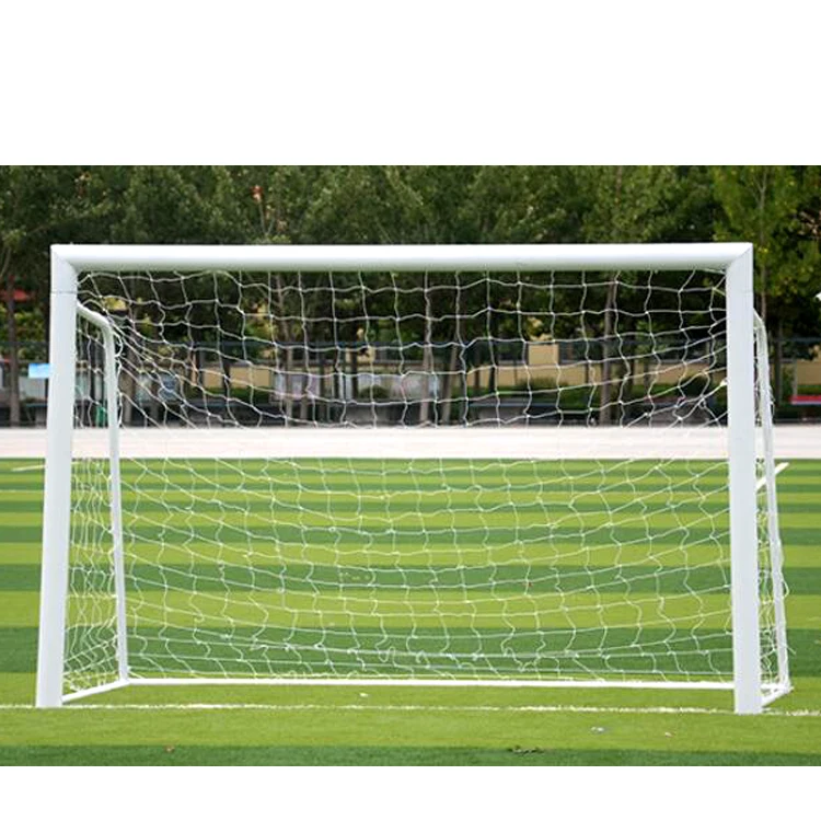 Gawang sepak bola independen untuk peralatan latihan sepak bola di halaman belakang sekolah