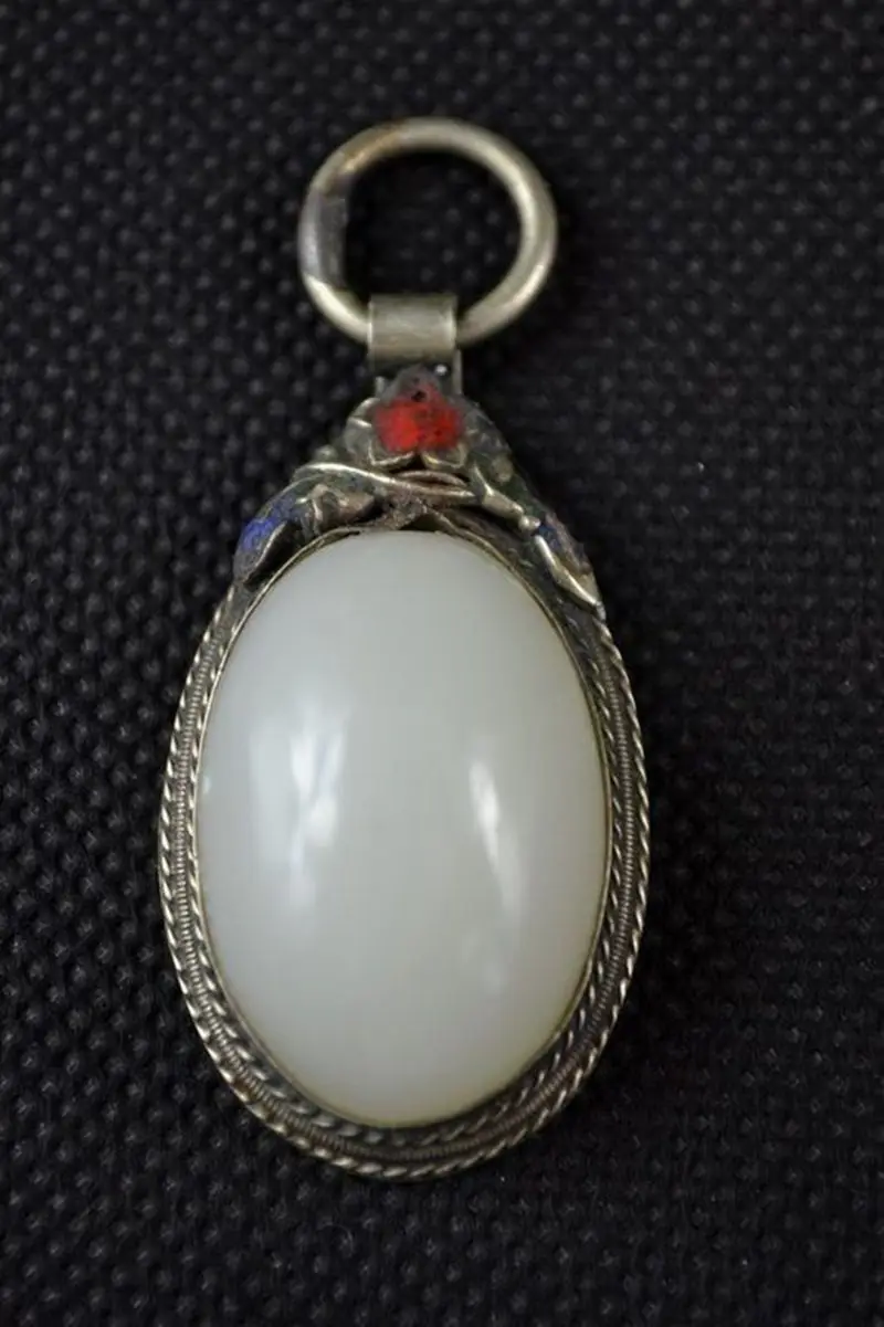 Old Decorated Handwork Miao Silver Carving Flower Inlay White Jade Noble Pendant