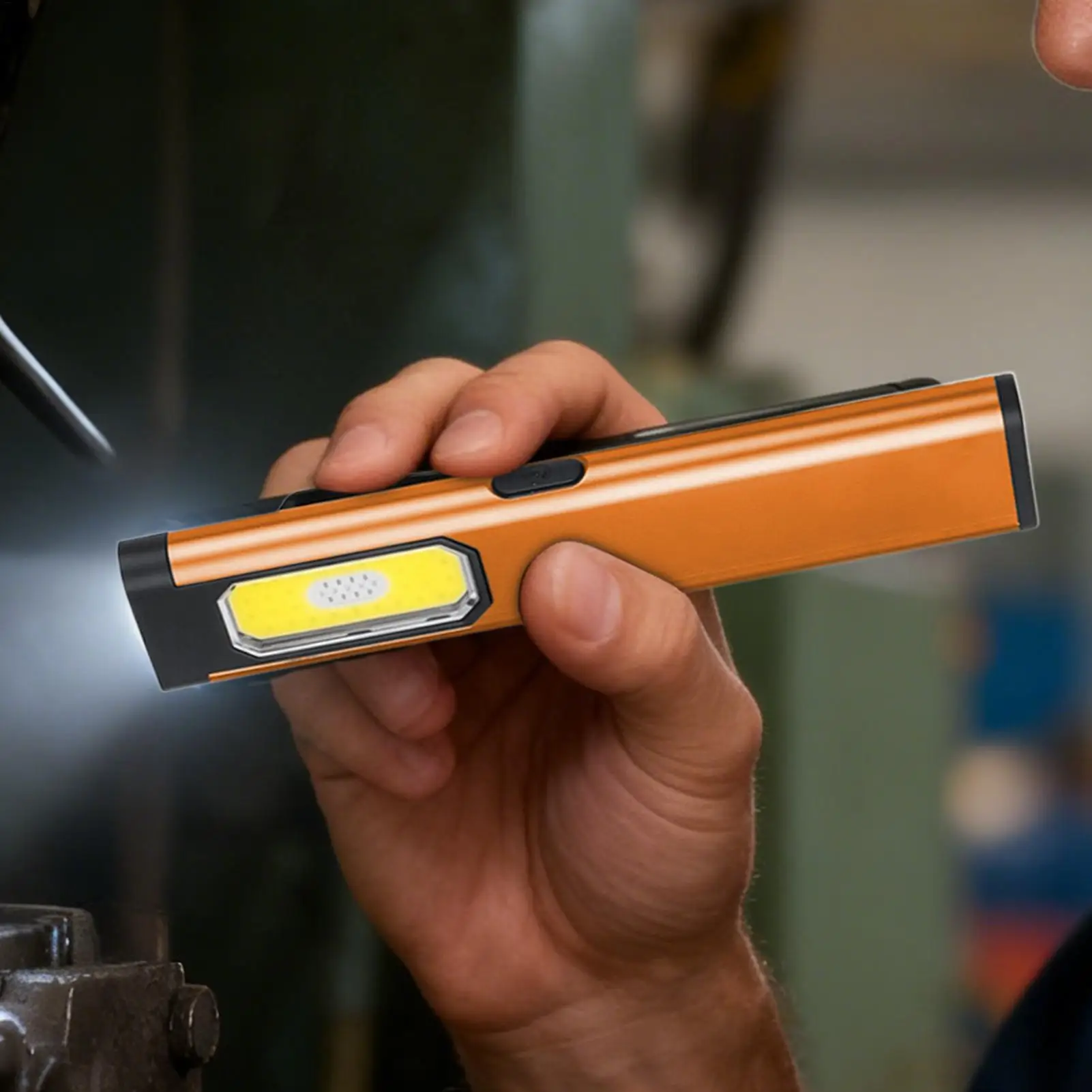 مصباح يدوي صغير قوي مقاوم للماء بمشبك إضاءة على المصابيح المحمولة مع ذيل مغناطيسي للمشي لمسافات طويلة والسفر في الهواء الطلق والسيارة