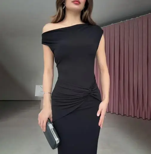 فستان ضيق مطوي بياقة مائلة بدون أكمام بلون سادة لعام 2025 للسيدات في الصيف، فستان أنيق للولائم معانقة على الورك