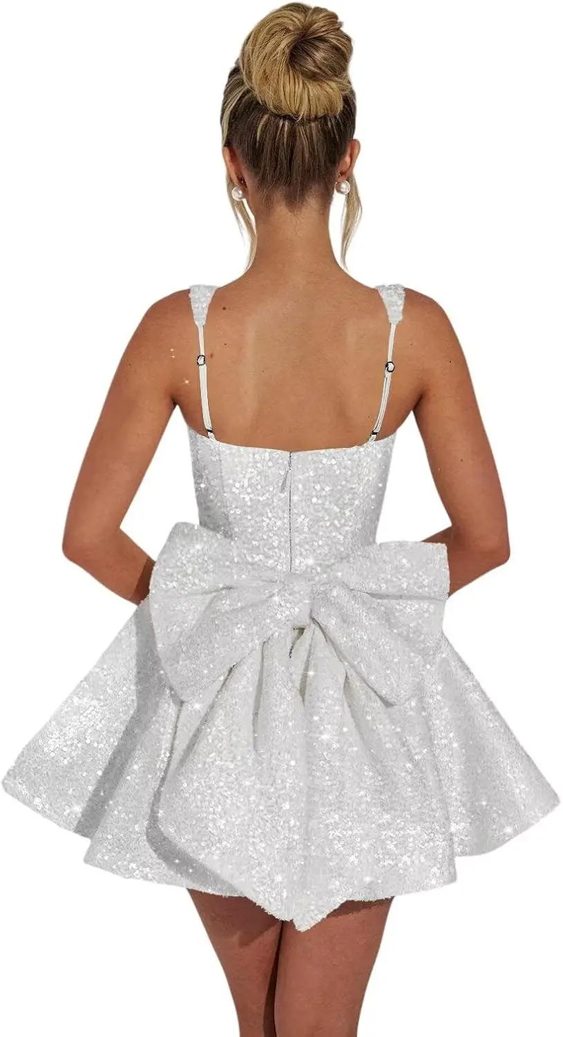 ชุดเดรสงานเลี้ยงคืนสู่เหย้าประดับเลื่อมวิบวับ พร้อมโบว์ ปี 2025 สายเดี่ยวสั้น ทรงเอไลน์ ชุดราตรีงานพรอม งานเลี้ยงค็อกเทล ความยาวเหนือเข่า มินิเดรส