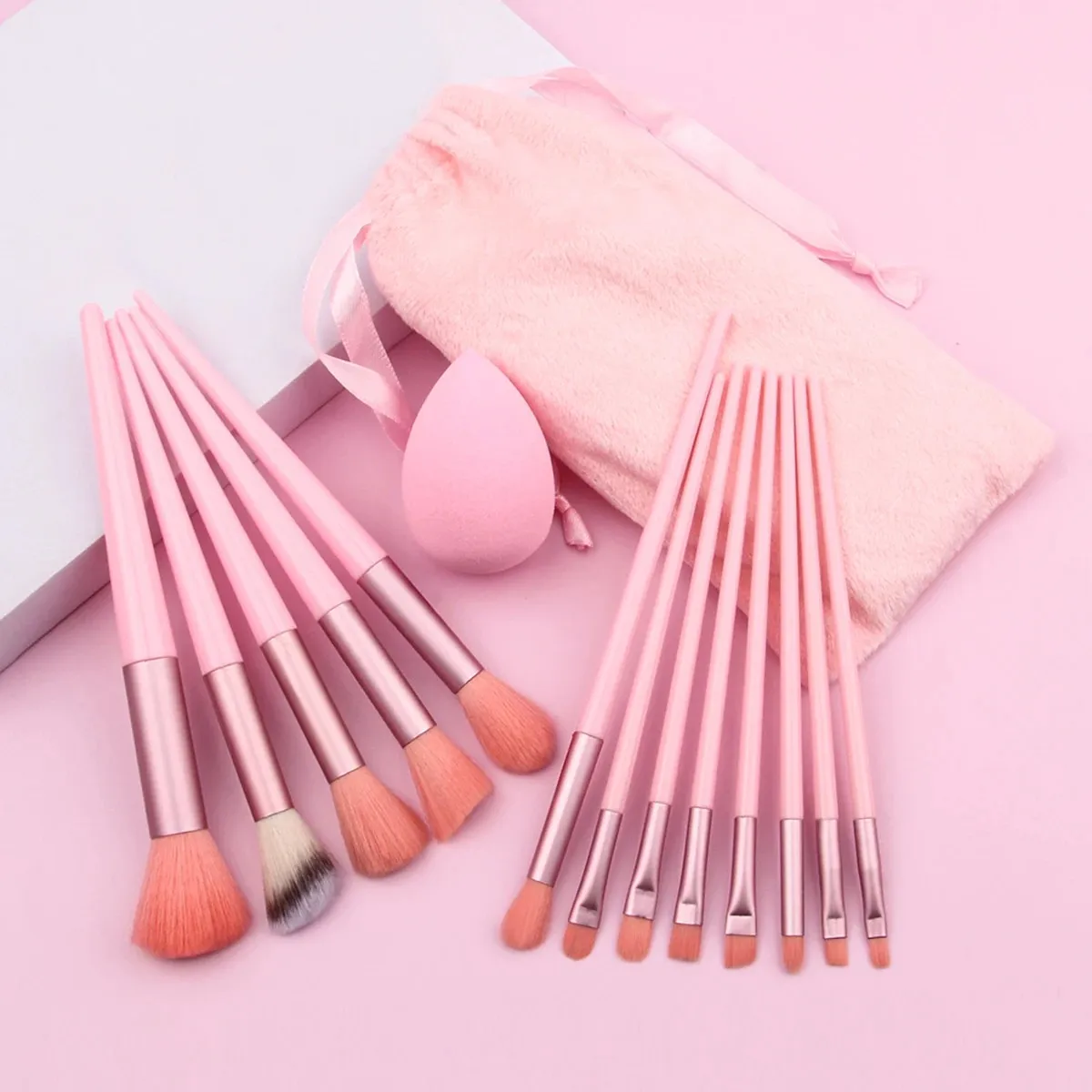 Conjunto de pincéis de maquiagem de 14 peças com liquidificador - Kit completo de rosto e olhos |   Escovas Sintéticas Premium + Esponja |   Pronto para presente