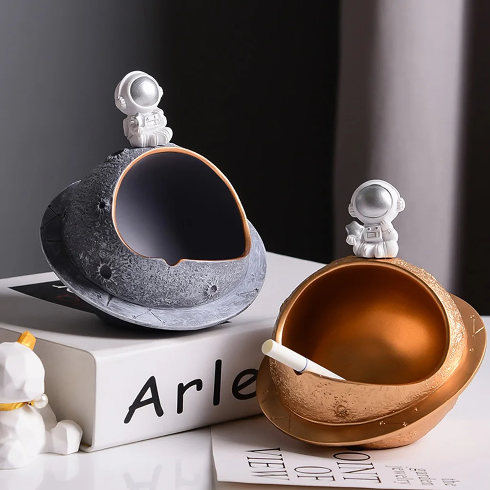 

1pc Resin Astronaut Spaceman Design Bedroom Decor Cigarette Holder Desktop Bedroom Decor Creative Gift For Men