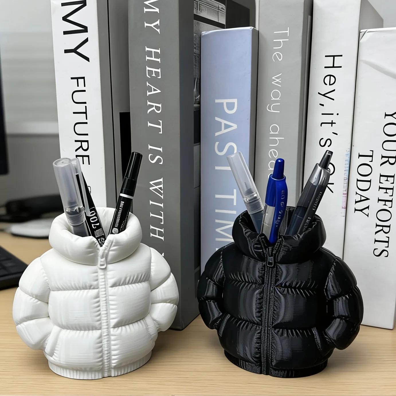 

1 шт. Милый держатель для ручек в форме пуховика, креативный набор 3D-печатных подставок для стаканов для школьников, настольные канцелярские принадлежности