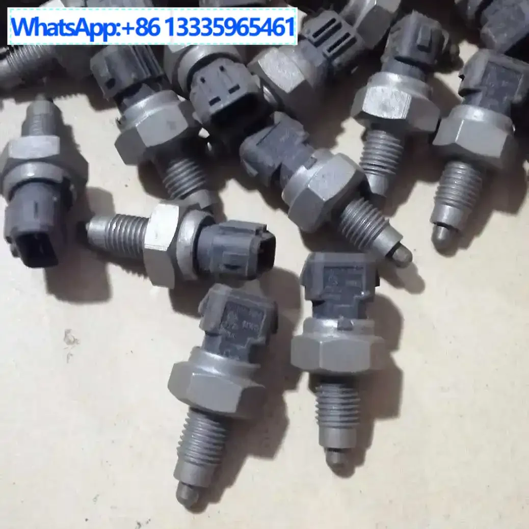 

Подходит для датчика переключателя света заднего хода Golf Jetta Polo 020945415A