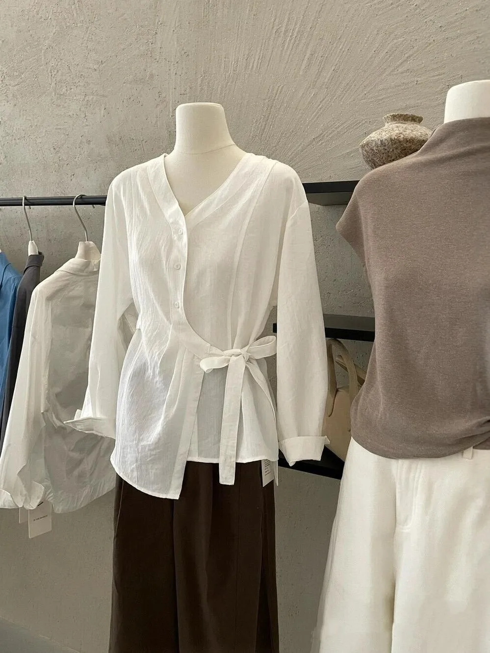 

Korean Sle V-Ne Long Sve irt Women's Spring 2026 New Design Waist-Cinching Slimming Faionable Top Button-Up Cotton...