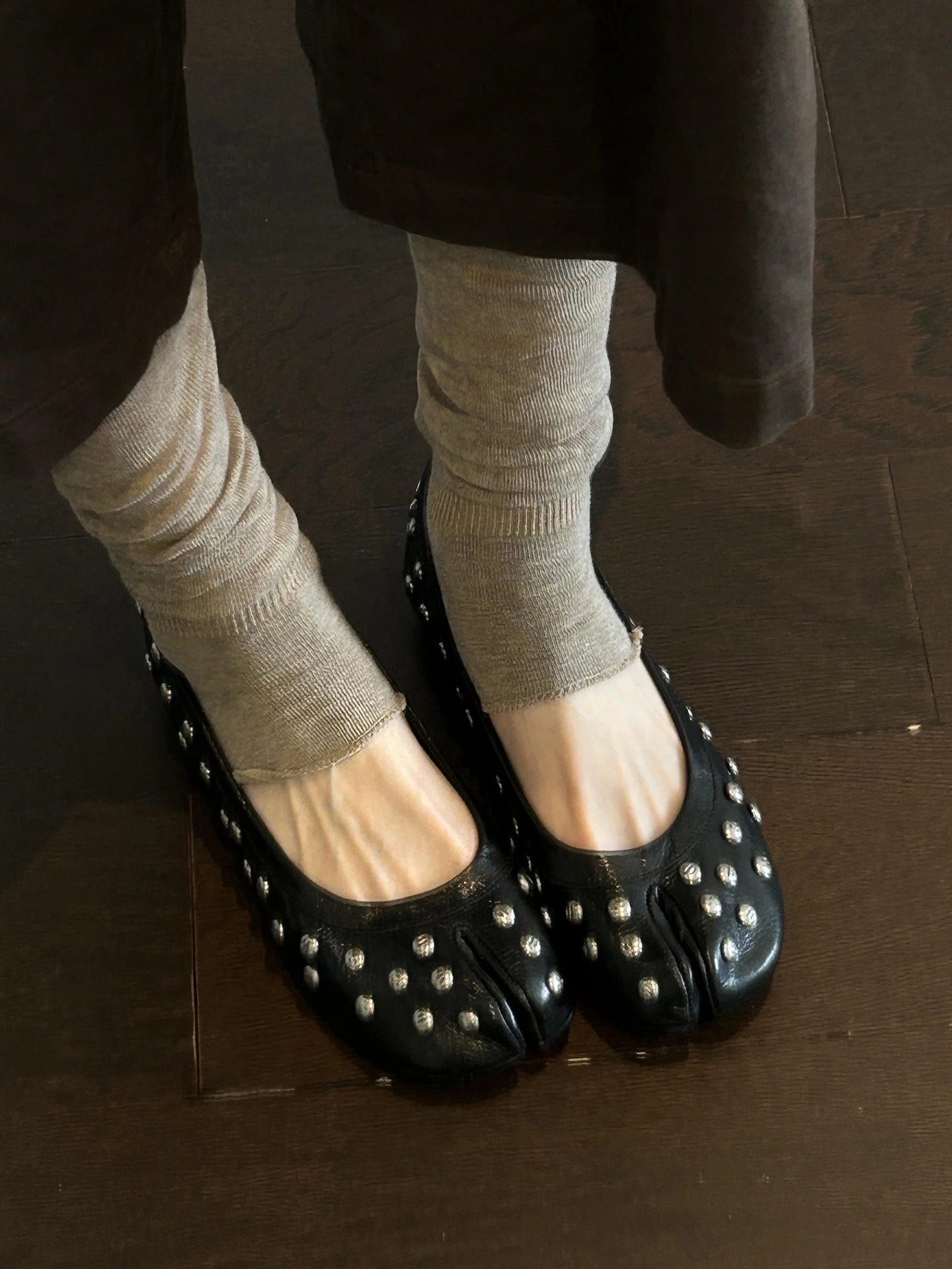 retro-style-women's-ballet-flat-shoes-black-rivet-split-toe-pig-hoof-design-spring-autumn-low-heel-fashionable-casual-footwear