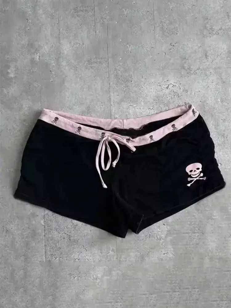 Sommer Damen Y2K Gothic Grunge Streetwear Rosa Totenkopf-Print Kontrast-Bund Niedriger Bund Kordelzug Elastische Schlanke Mini Booty Shorts – Detail 7