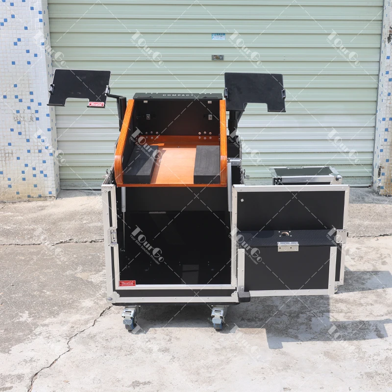 Behringer Wing Compact Flip Hydraulic Console Easy Retracting Lifting Flight Case and Wheels