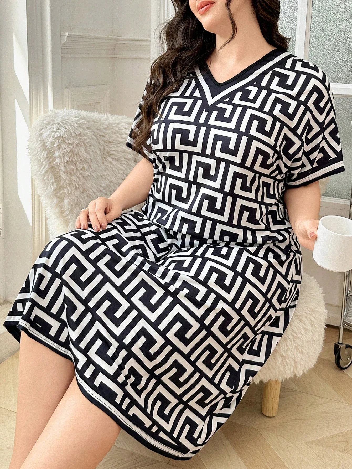 

Plus Size Geometric Pattern Casual Summer Nightgown Minimalist Fashion