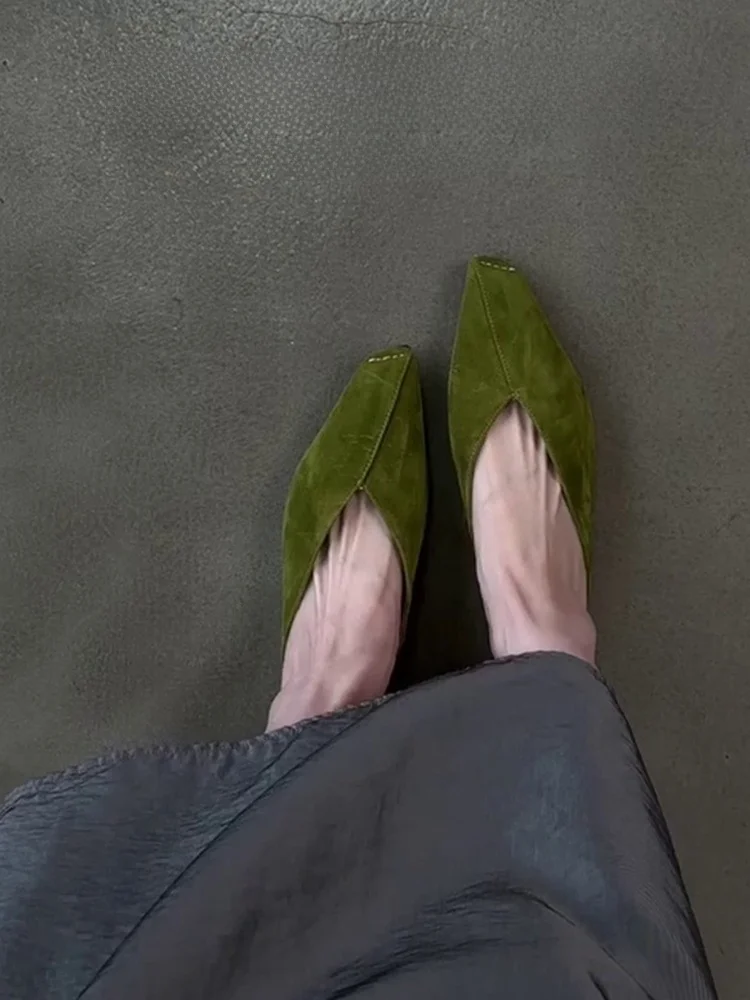 

Green Leather Version Retro Style Flat Heel Slip-On Commuter Shoes Women's Minimalist Mule Shoes Fashionable Hollow out Design