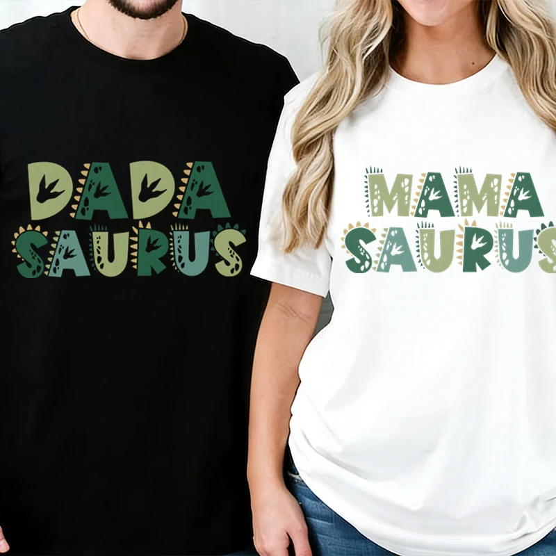 

Футболки с принтом букв Dada/Mama Saurus для пар, модные футболки для жены, мужа, индивидуальные одинаковые футболки, подарки на день Святого Валентина