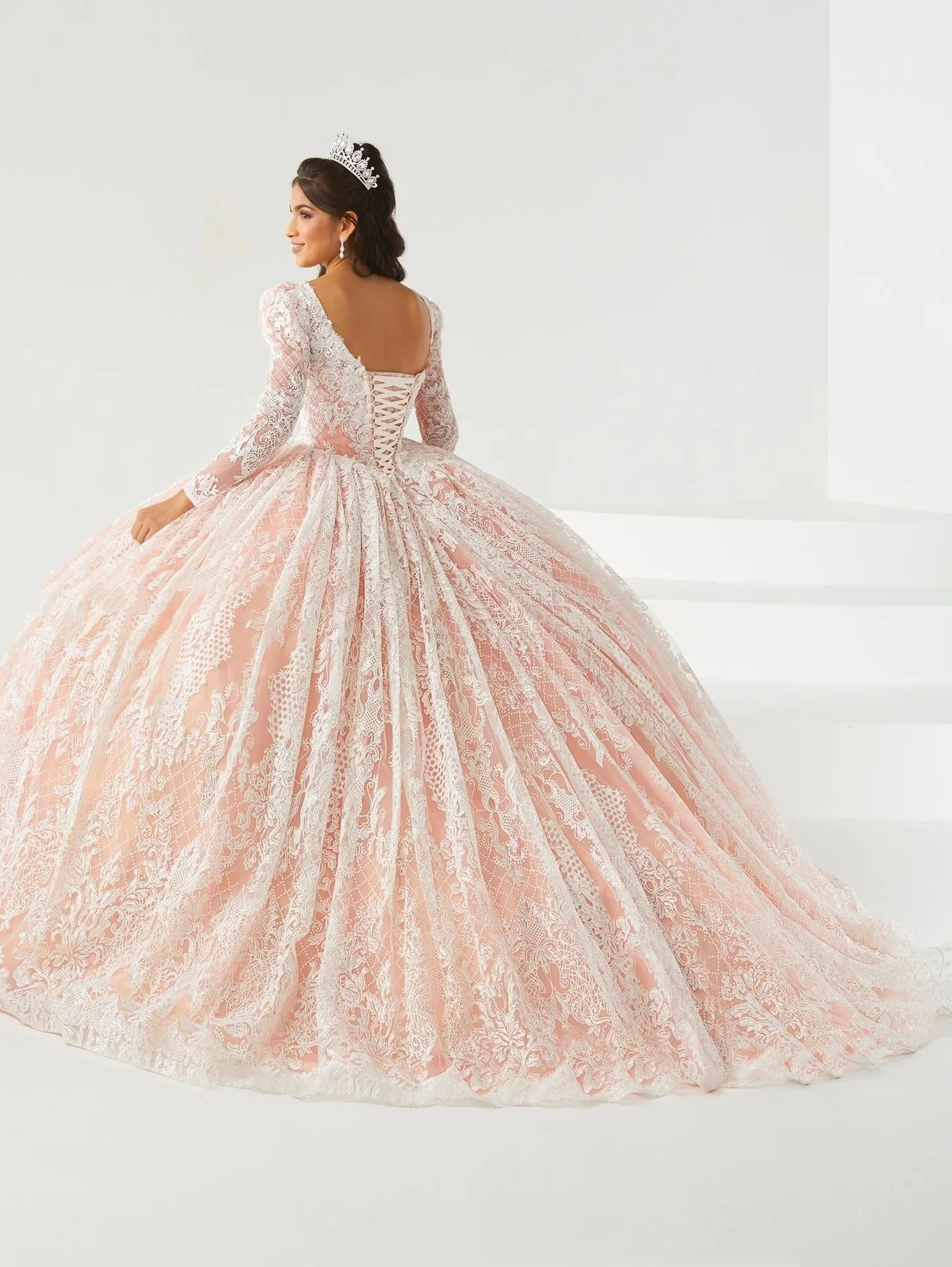 Pink Charro Quinceanera Dresses Ball Gown V-neck Long Sleeves Tulle Lace Puffy Mexican Sweet 16 Dresses 15 Anos