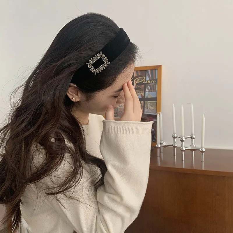 Velvet Headband Retro Rhinestone Elegant Premium Chic Ethereal Hair Band for Women Fall Winter Daily Black
