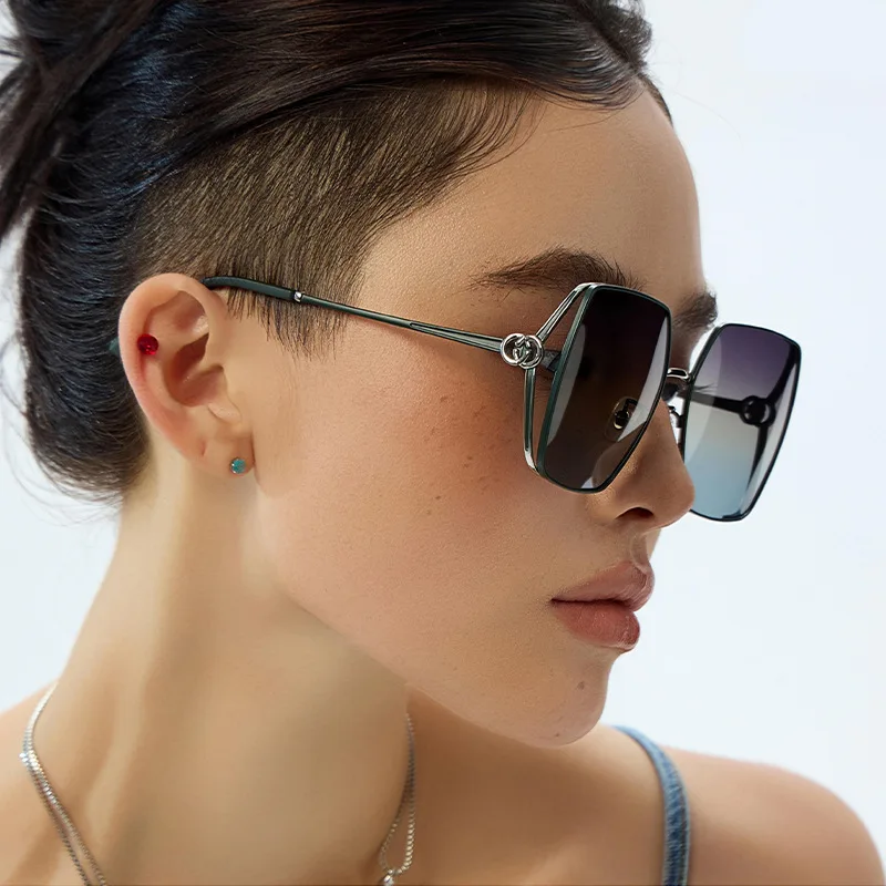 2025 New INS Square Metal Women's Polarized Sunglasses with Advanced Feeling Driving Sunscreen Mirrors Party Street Photography