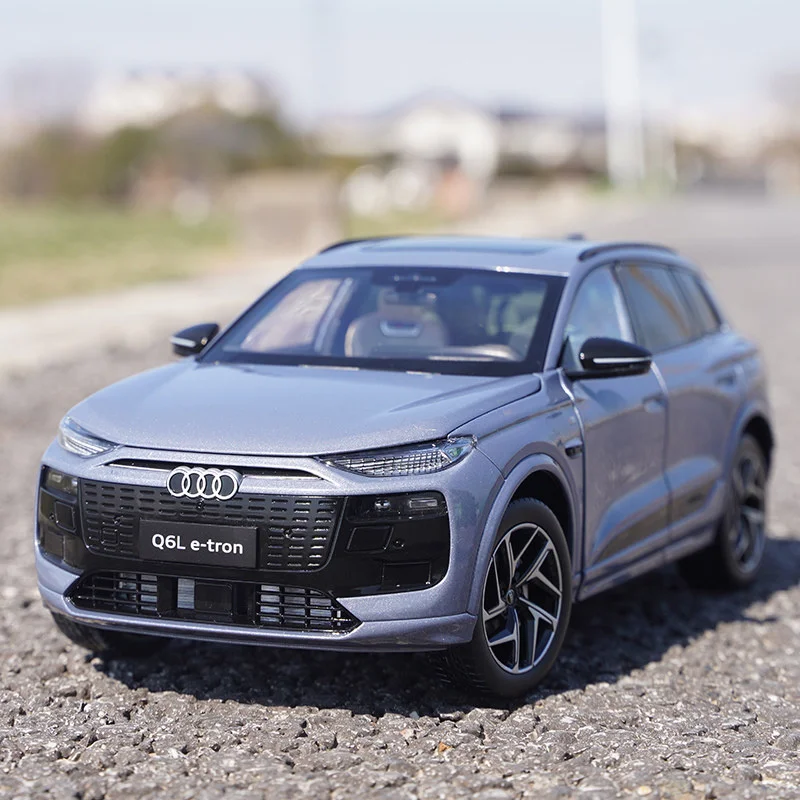 

1:18 Q6 Q6L e-tron SUV Alloy Luxy Car Model Diecast Metal Off-road Vehicles Car Model Simulation Collection Kids Gift Decoration