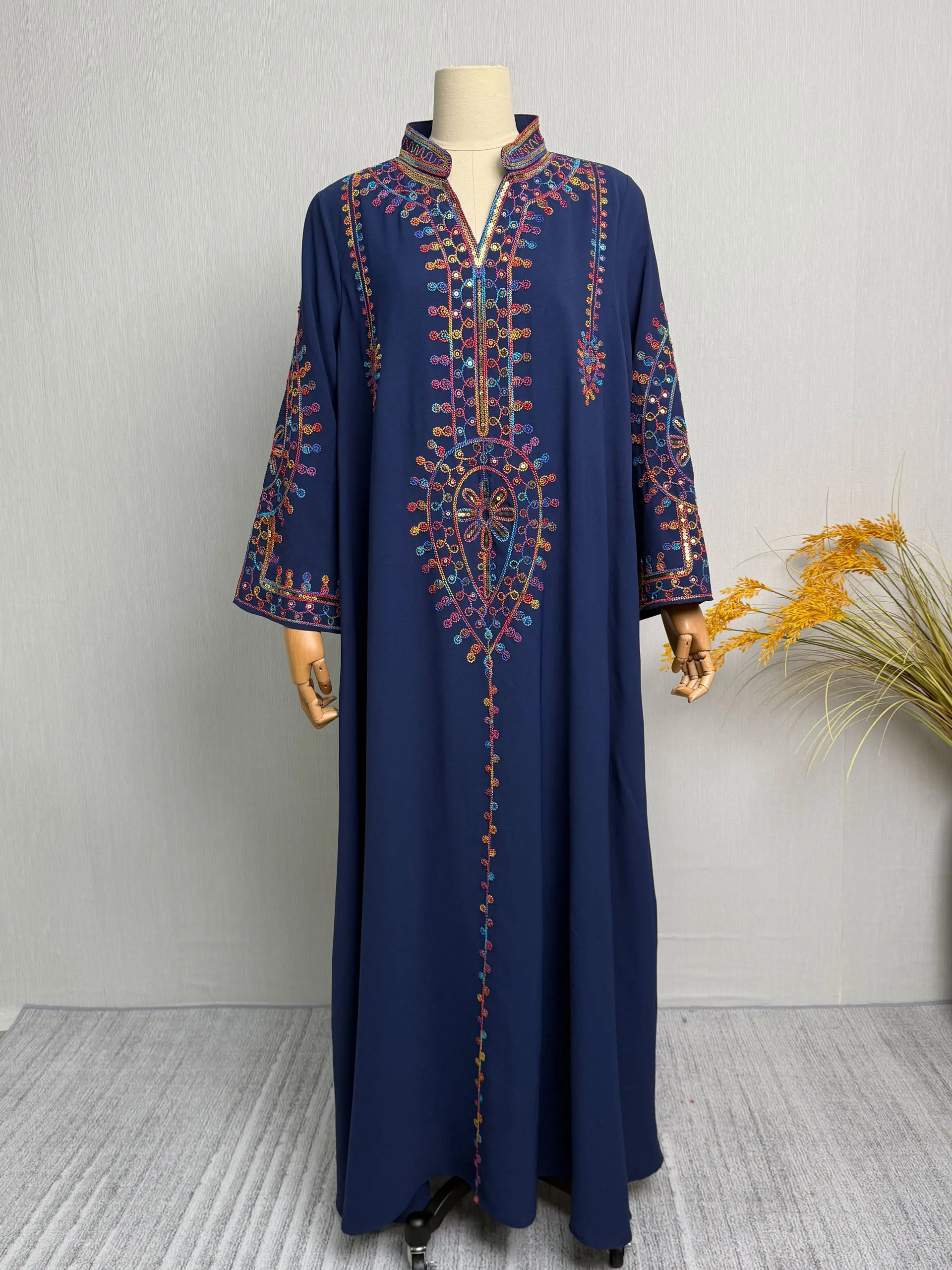 2025 Hot Sell Moroccan Style Islam Women Navy Blue Abaya Intricate Hand Embroidered Patterns for Arabian evey Cultural Festivals