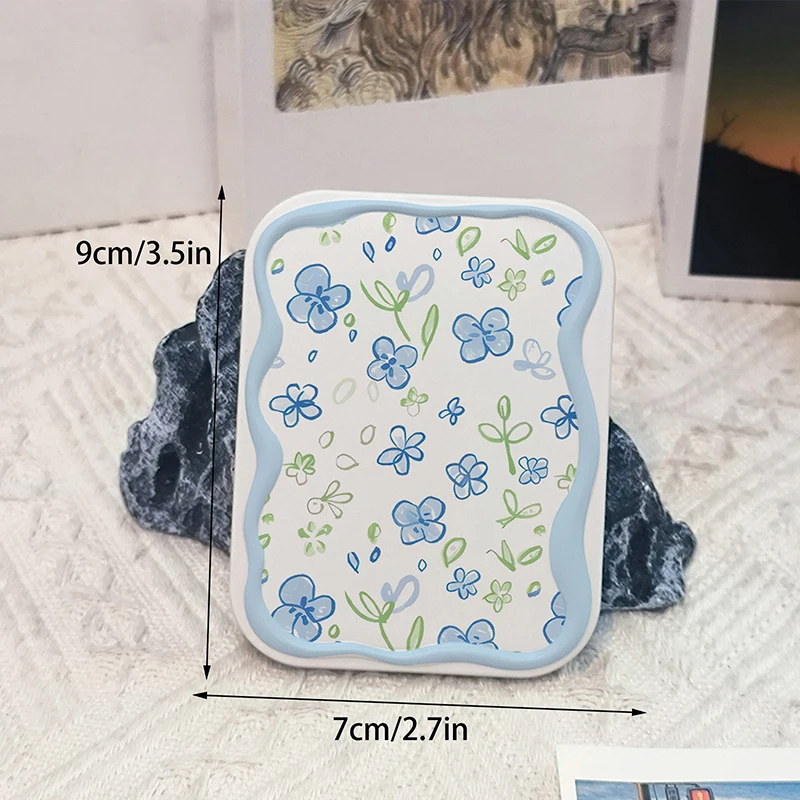 Cartoon Blue Flowers Pattern Flip-Top specchio per il trucco pieghevole specchio tascabile portatile specchio cosmetico rettangolare con pettine per le donne