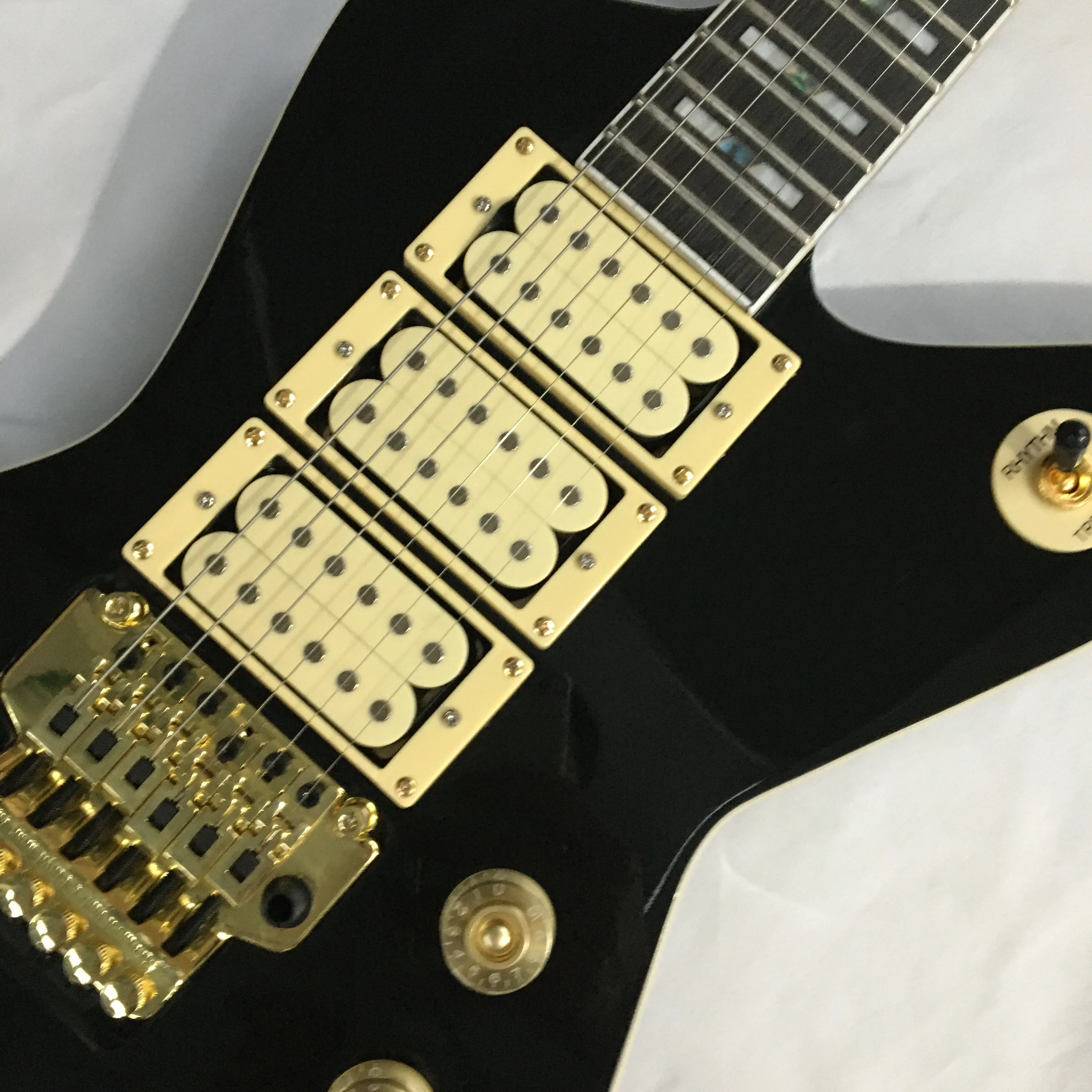 hot sale  6 Strings Electric Guitar, black, 22F, perfect tone, in stock gift