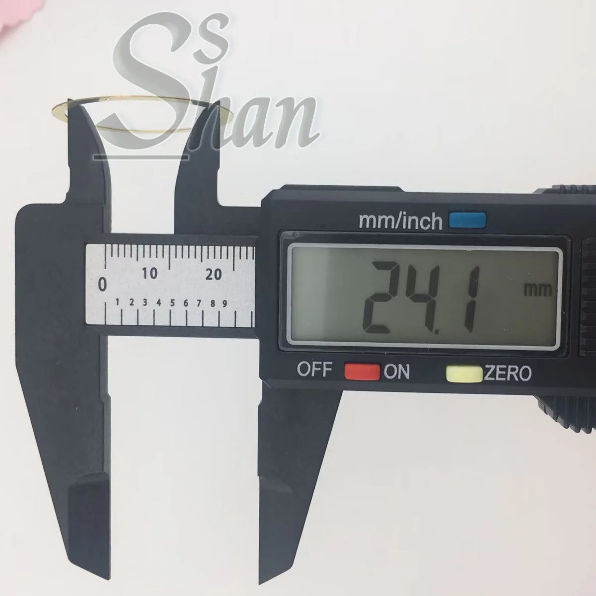 Thickened 28mm copper dial gasket is suitable for NH35 NH36 NH37 NH38 NH39 movements and can be lifted to align with the handle