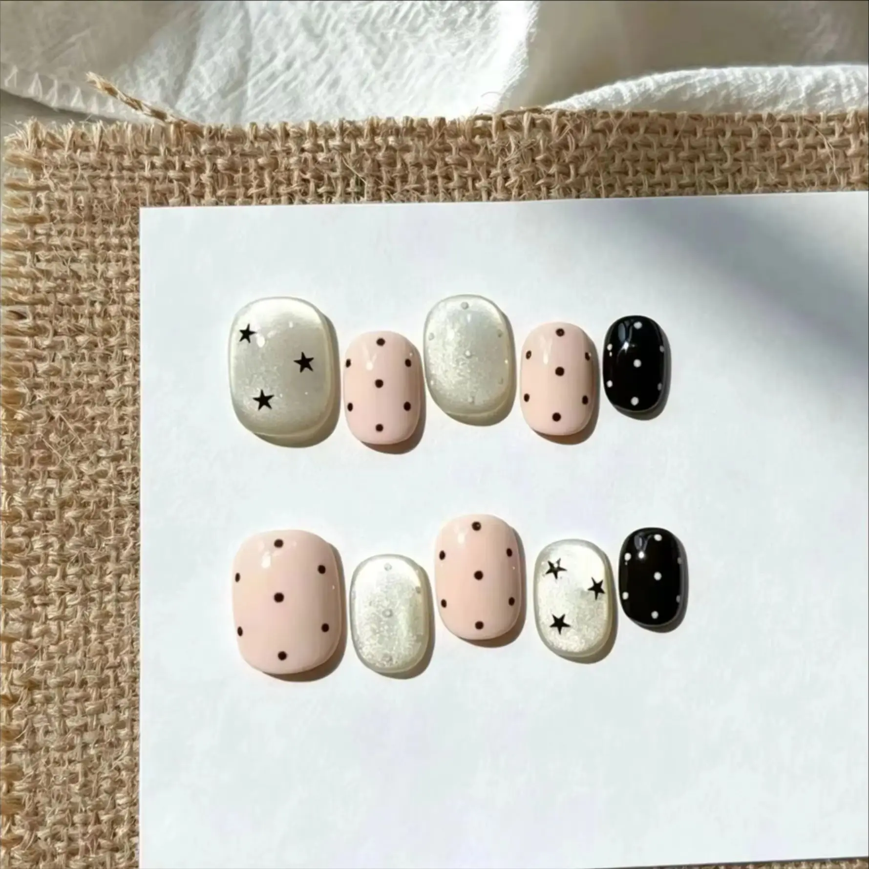 10 faux ongles carrés courts Y2K Hot Girl à presser, motif œil de chat violet, à carreaux, à pois, étoiles, avec paillettes et diamants, style Sweet Cool