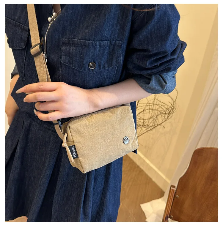 Einfache Mini-Umhängetasche für Damen, Modische Sling-Bag, Kompakte Reißverschlusstasche, Handtasche für Ausflüge, Tägliches Pendeln, Lässige Crossbody-Tasche – Detail 12
