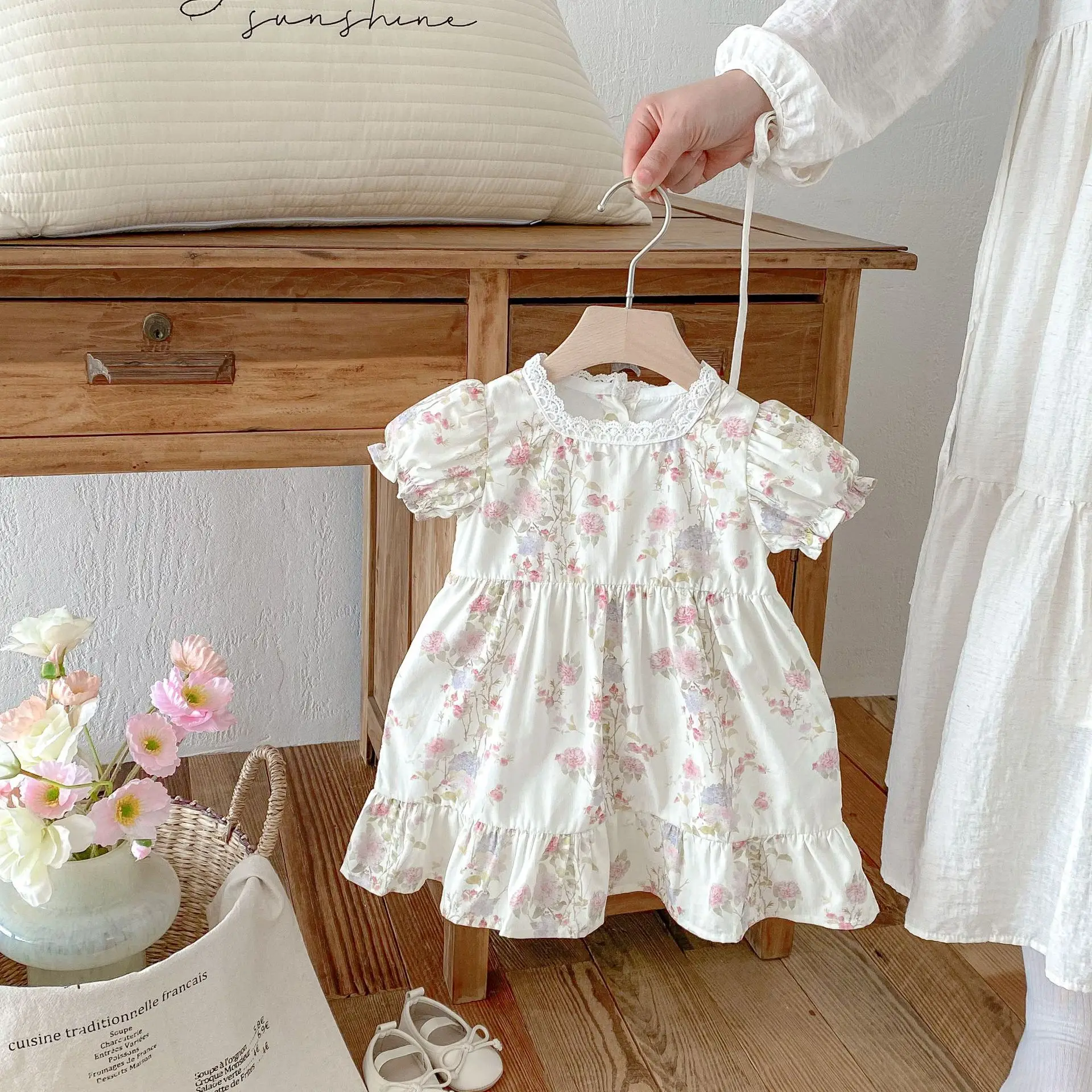 Medium and Small Children's 2025 Summer Sweet Floral Square Collar Lace Short Sleeve Thin Cotton Korean Children's Skirt