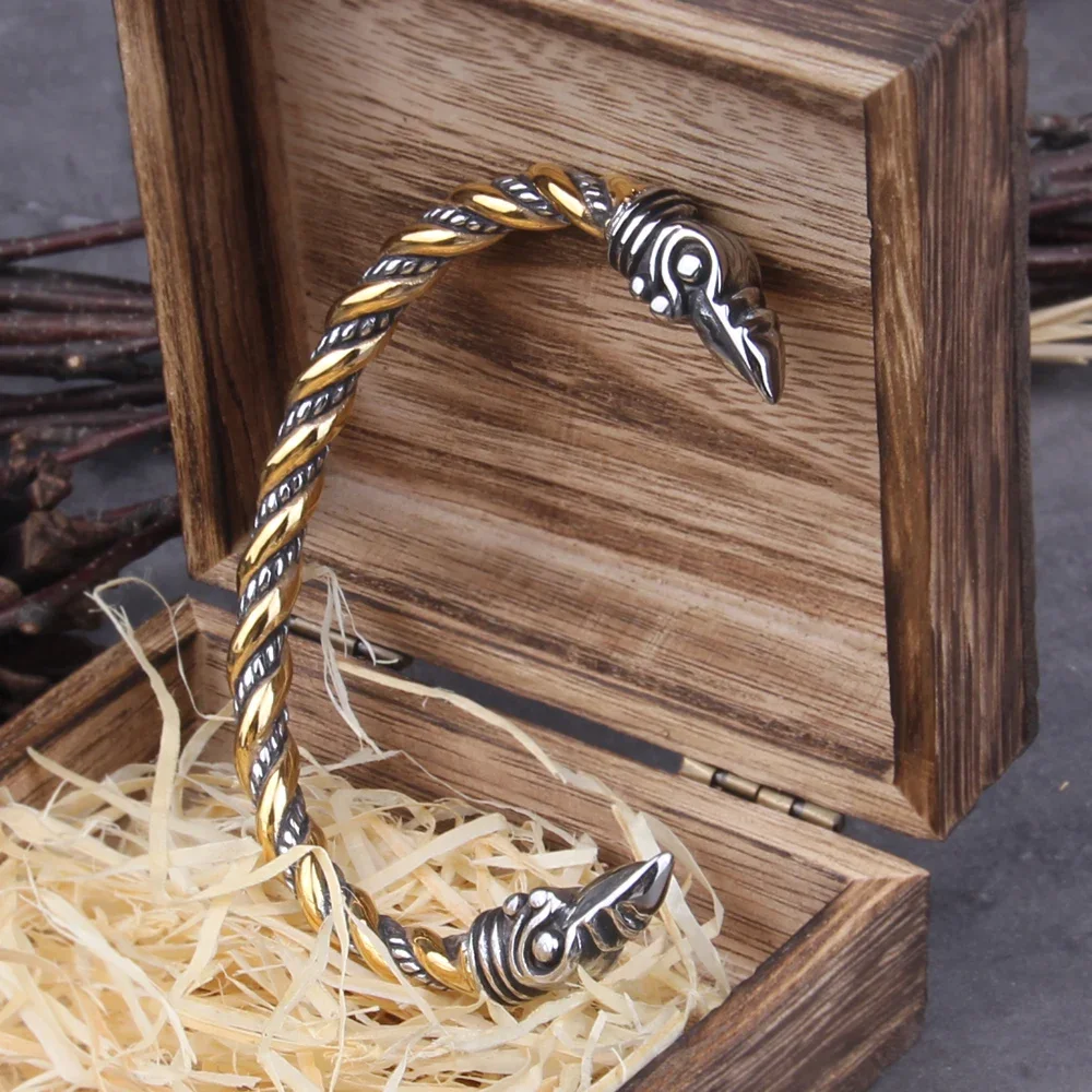 Wikinger Odin's Rabenkopf-Armband aus Edelstahl, gedrehtes, offenes Armband, nordische Mythologie, Amulett-Armband für Männer mit Holzbox