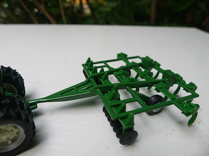 Diecast Alloy 1:64 Scale 2655 Mulch Ripper 8-wheel Twisted Waist Tractor Plow Model Adult Classic Collection Toys Gifts Souvenir