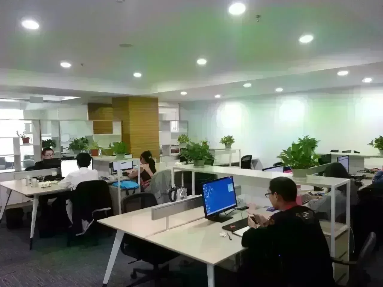 100% original ESDA25-4BP6 esd suppressor/tvs diode transil array esd schutz esda25