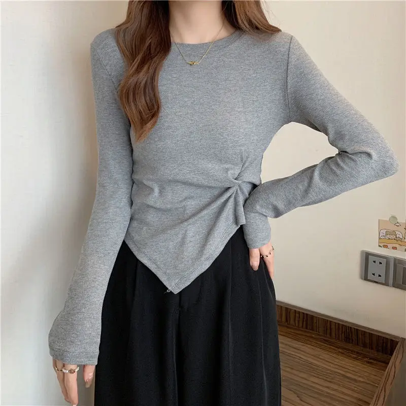 

2023 Spring and Autumn Fashion Trend Minimalist Slim Fit Design Sense Small Crowd Neck Solid Color Underlay Irregular T-shirt