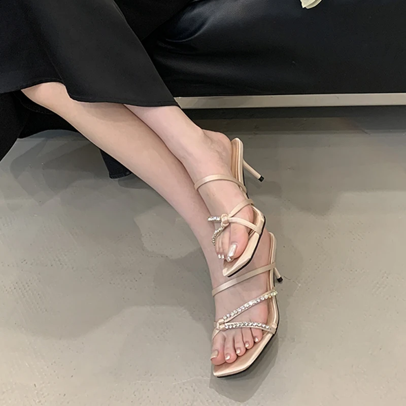 مثير كريستال ضيق الفرقة عبر حزام النساء النعال ساحة تو عالية الكعب البغال متجرد حفلة الانزلاق على الصنادل الشرائح الأحذية #5