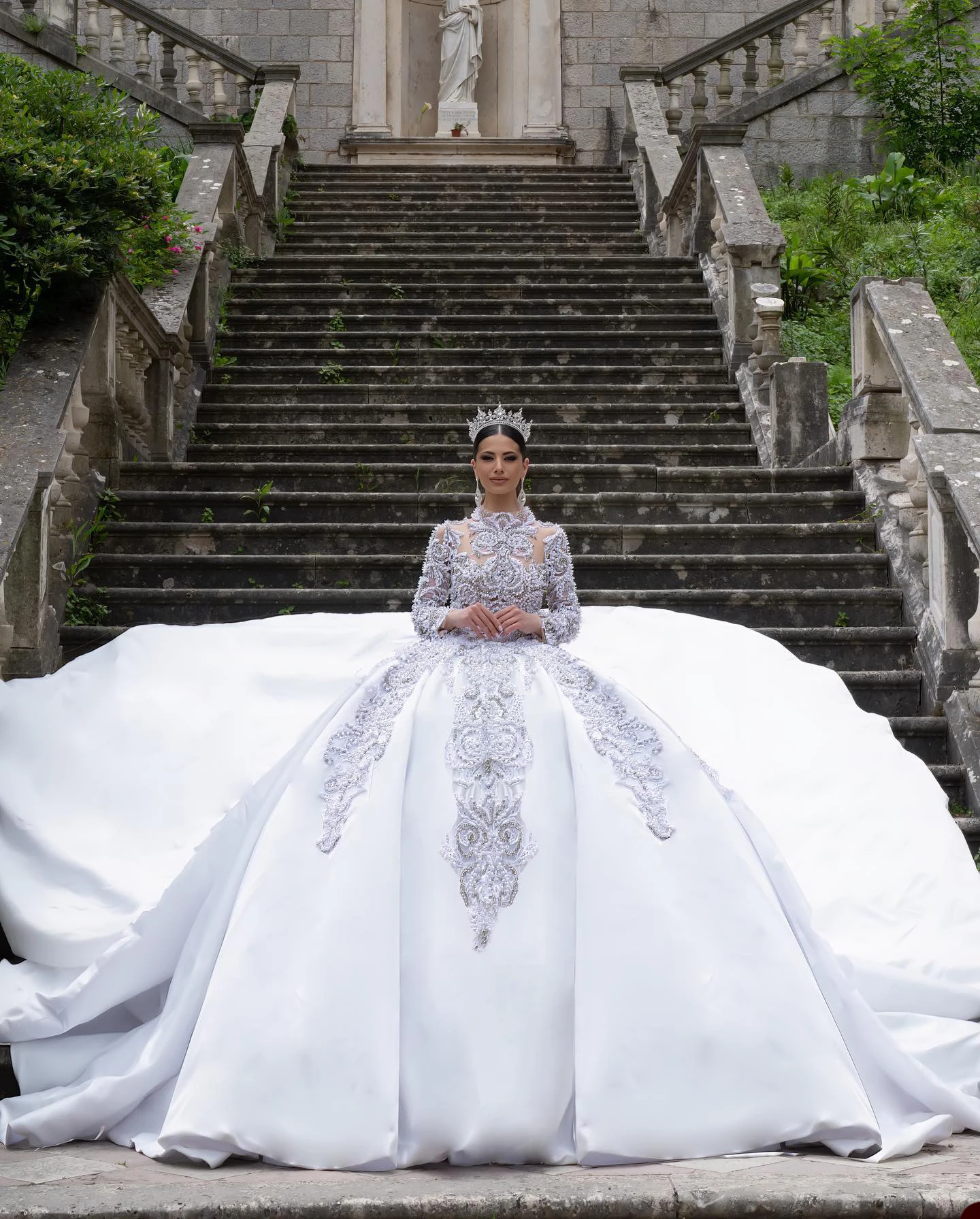 Vestido De Novia De lujo con cuello Halter y lentejuelas, vestido De baile De manga larga, apliques De encaje 3D, volantes, perlas, cuentas, vestidos De Novia