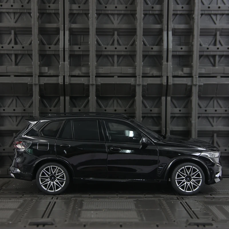 نموذج سيارة محاكاة BMW X5M من سبيكة 1:18 بأربعة أبواب وغطاء محرك السيارة الأمامي وباب صندوق السيارة يمكن فتحها بتفاصيل غنية، مصنوع بدقة #4