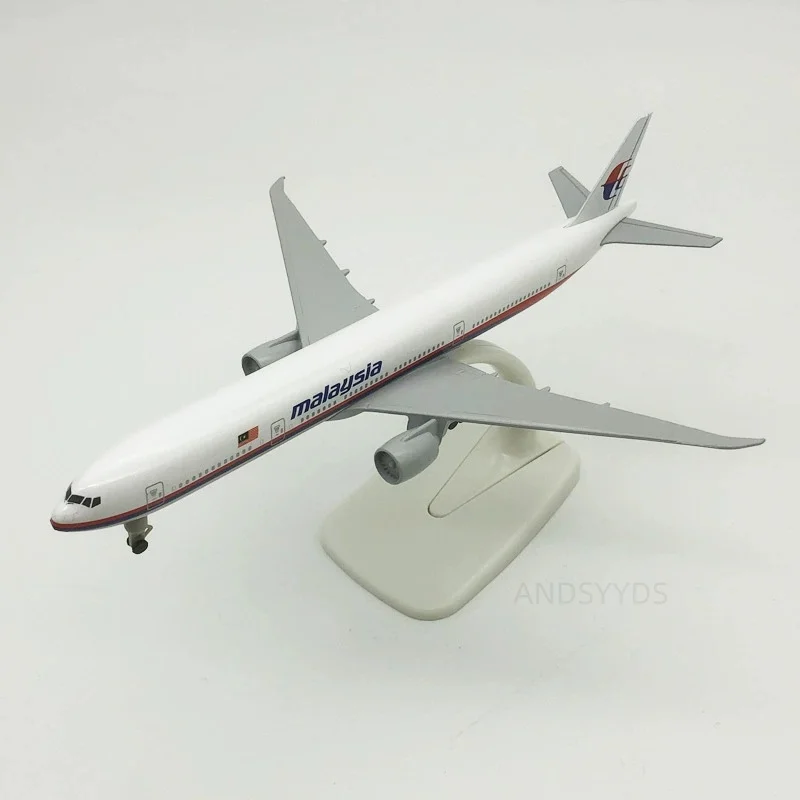 20cm Malaysia Airlines B777 plane model aircraft toys for boy	With Wheels & Base Miniature Airplane Model Souvenir Plane Toy view 2