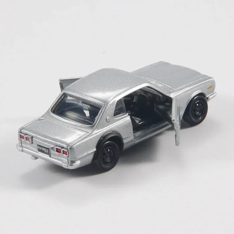 TAKARA TOMY 1:64 Modello di auto giocattolo pressofuso in lega di scatola nera, giocattolo da collezione per ragazzi, auto sportiva TP34 Nissan Skyline GTR di punta.