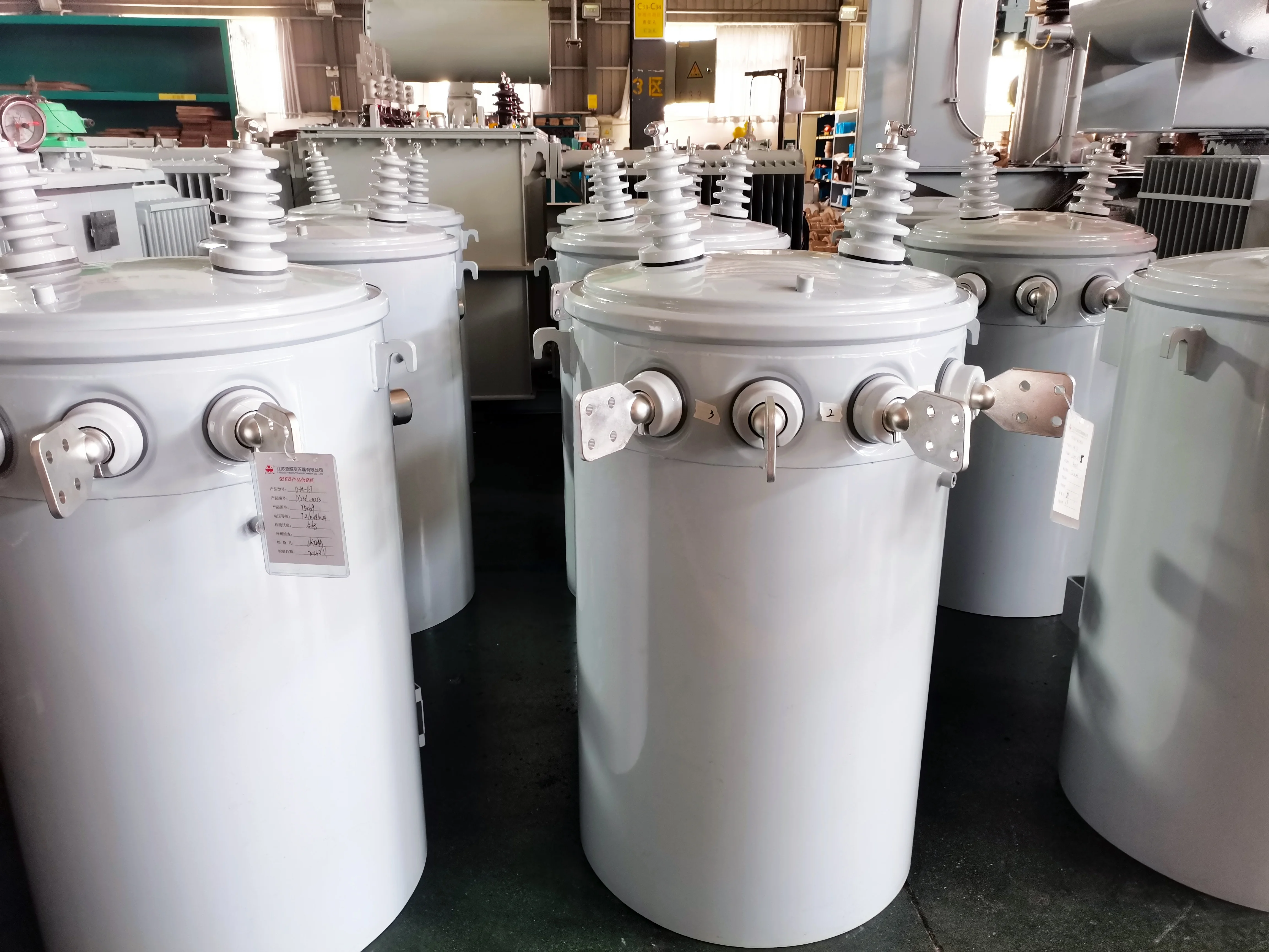 25 KVA 34.5KVA 50 KVA 75kVA 100 KVA محول تركيب أحادي القطب 13.8kv 13.2kv إلى 120V 220V 60 هرتز Li0 Vector Set