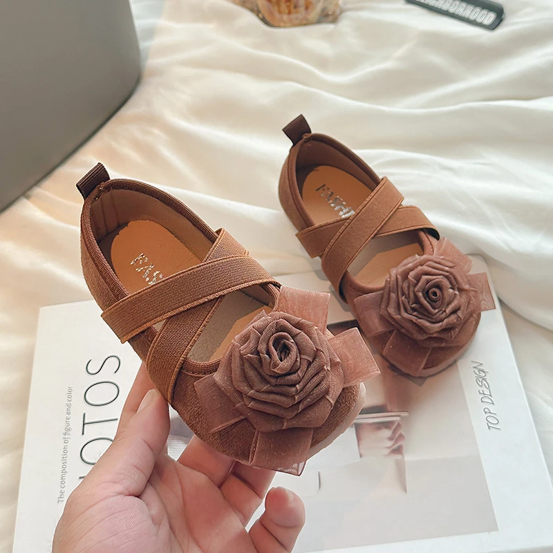 Girls Dance Shoes Slip-on Kids Moccasins with Sweet Flowers 2024 New Children Flats Soft Sole Princess Shoes Elegant Temperament