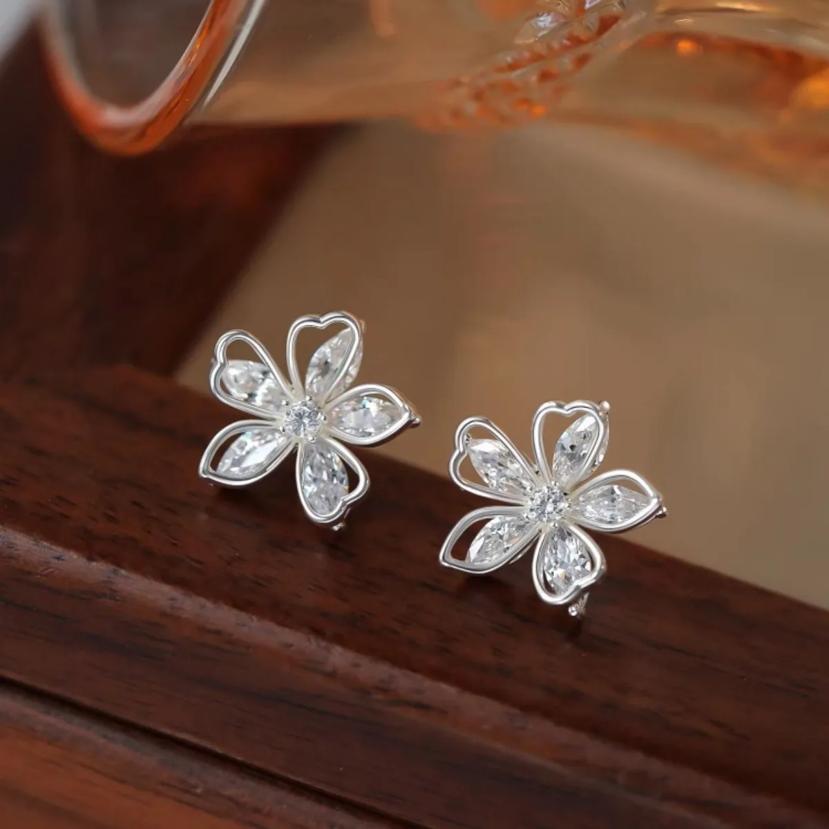 925 Sterling Silver Zircon Hollow Flower Stud Earrings for Women, Cute Plant Design Fashion Jewelry Accessory