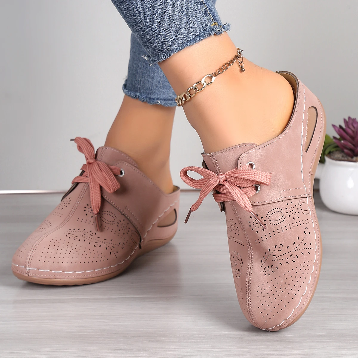 New Summer Shoes Classic Retro Baotou Slippers Fashionable Hollow Design Wedge Slippers Comfortable Outdoor Beach Shoes