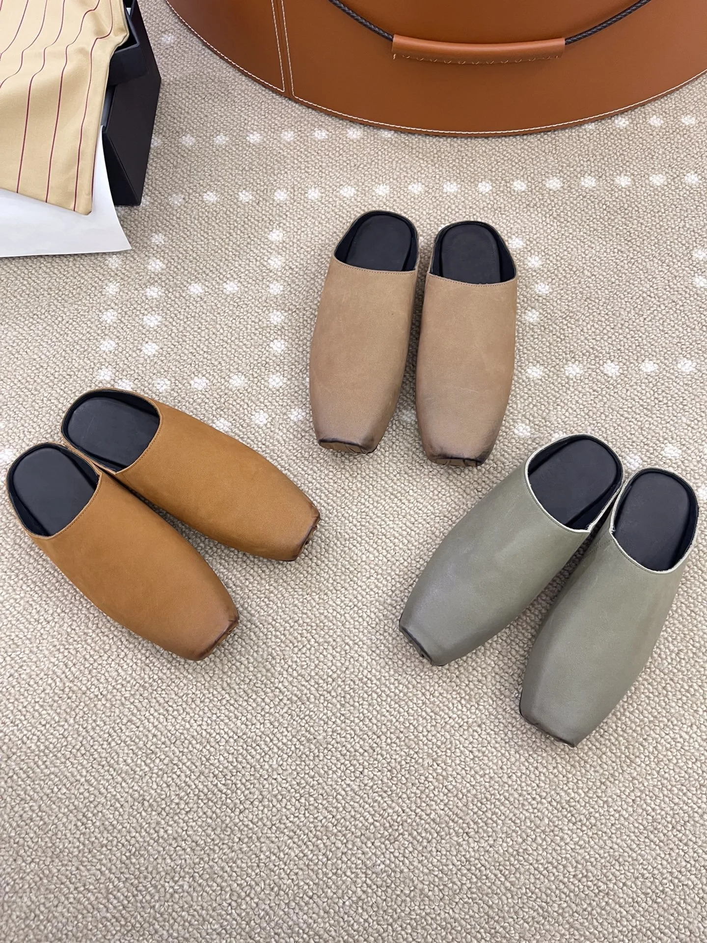 

24 years spring and fall new slippers, men and women with fashion slippers, cowhide upper sheepskin lining, SZIE35-40