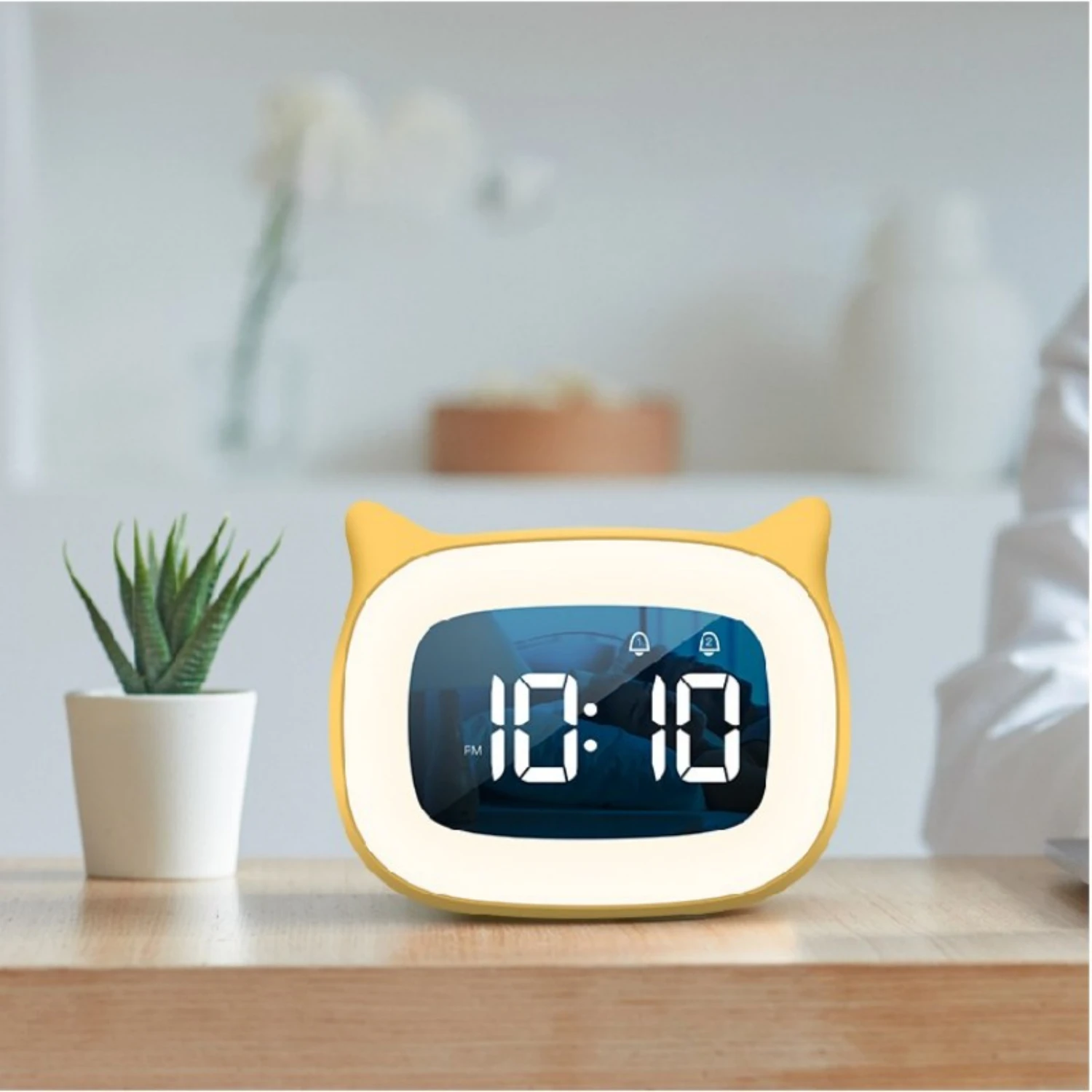 Versatile and stylish dual alarm clock with convenient touch night light - always-on display for modern living. Ideal rechargeab