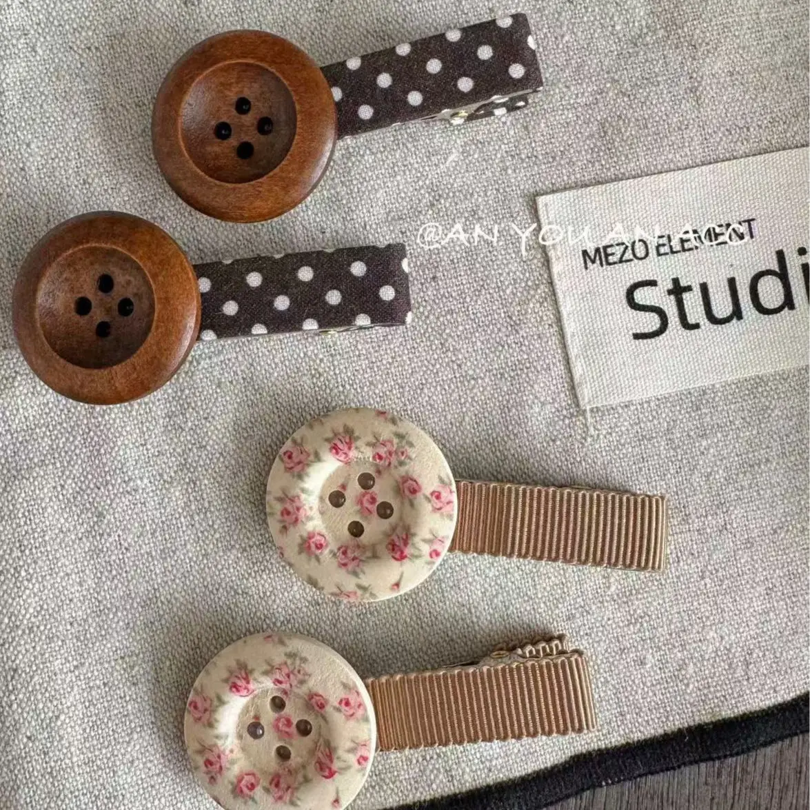 Presilhas de Cabelo Vintage INS para Mulheres, Grampos de Madeira com Detalhes Florais e Fita de Bolinhas, Acessórios de Cabelo e Joias