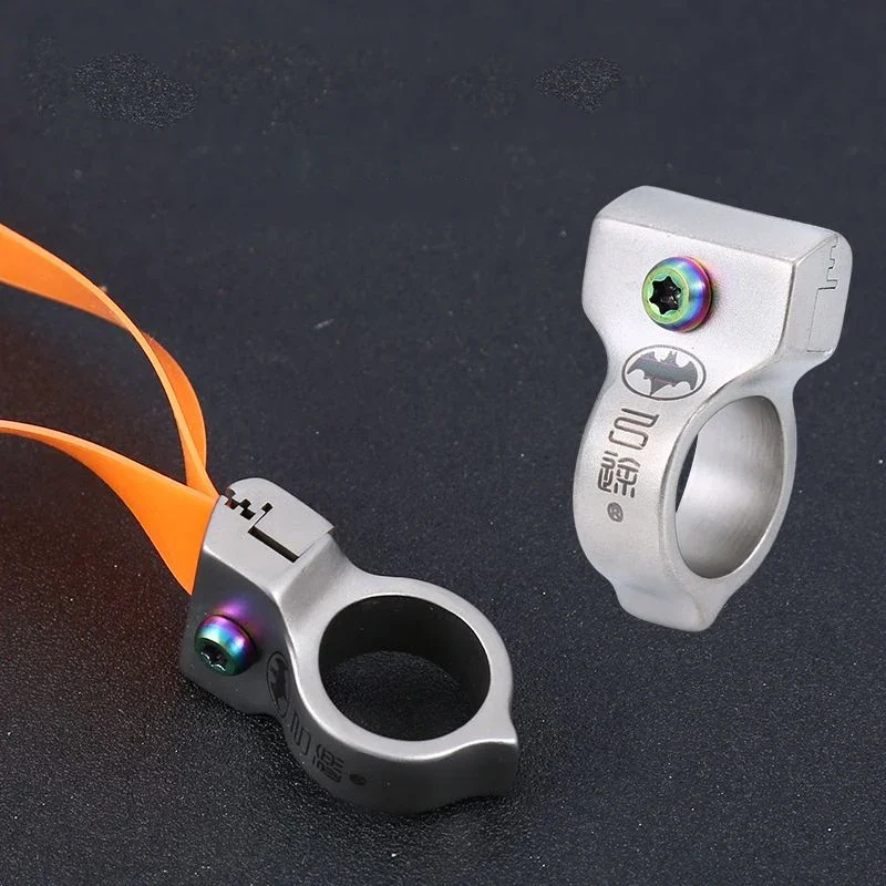 Picture 6: Outdoor EDC Frameless Ring Slingshot Flat Leather Quick Press Clip Rubber Band 304 Stainless Steel