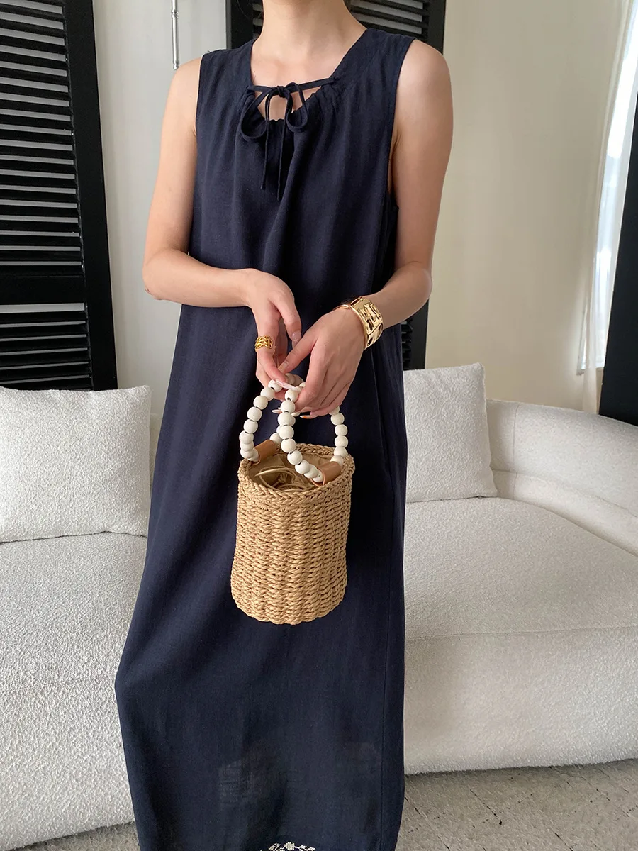 Sommerliches Damenkleid, lässig, einfarbig, mit Schnürung, besticktem Saum, ärmellos, im Westen-Stil. – Detail 15